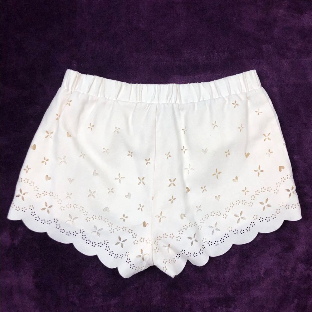 H&M Divided Cream White Laser Cut High Rise Shorts Size 8 - Picture 2 of 5
